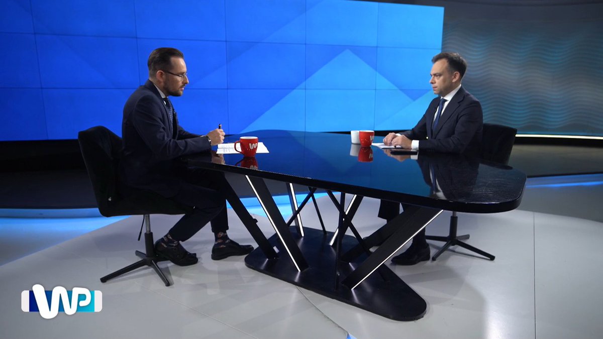 MRiTGOVPL's tweet photo. 💬 Minister @Domanski_Andrz w programie #Tłit w @wirtualnapolska: Obserwujemy sytuację makroekonomiczną, dane z polskiej gospodarki cały czas są dobre albo bardzo dobre. Jesteśmy najszybciej rosnącą dużą gospodarką #UE. Mamy jedną z najniższych stóp bezrobocia w całej Europie. https://t.co/mxN6g6vp0I