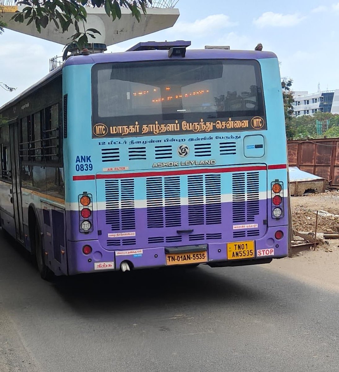Prasanth0512's tweet photo. @TamilanParthib1 @MtcChennai 
Today at around 12:45 PM, we boarded a bus at Siruseri. As another passenger was getting in driver closed the door without even checking if everyone had boarded safely. 1/n https://t.co/VvhVwfW4BT
