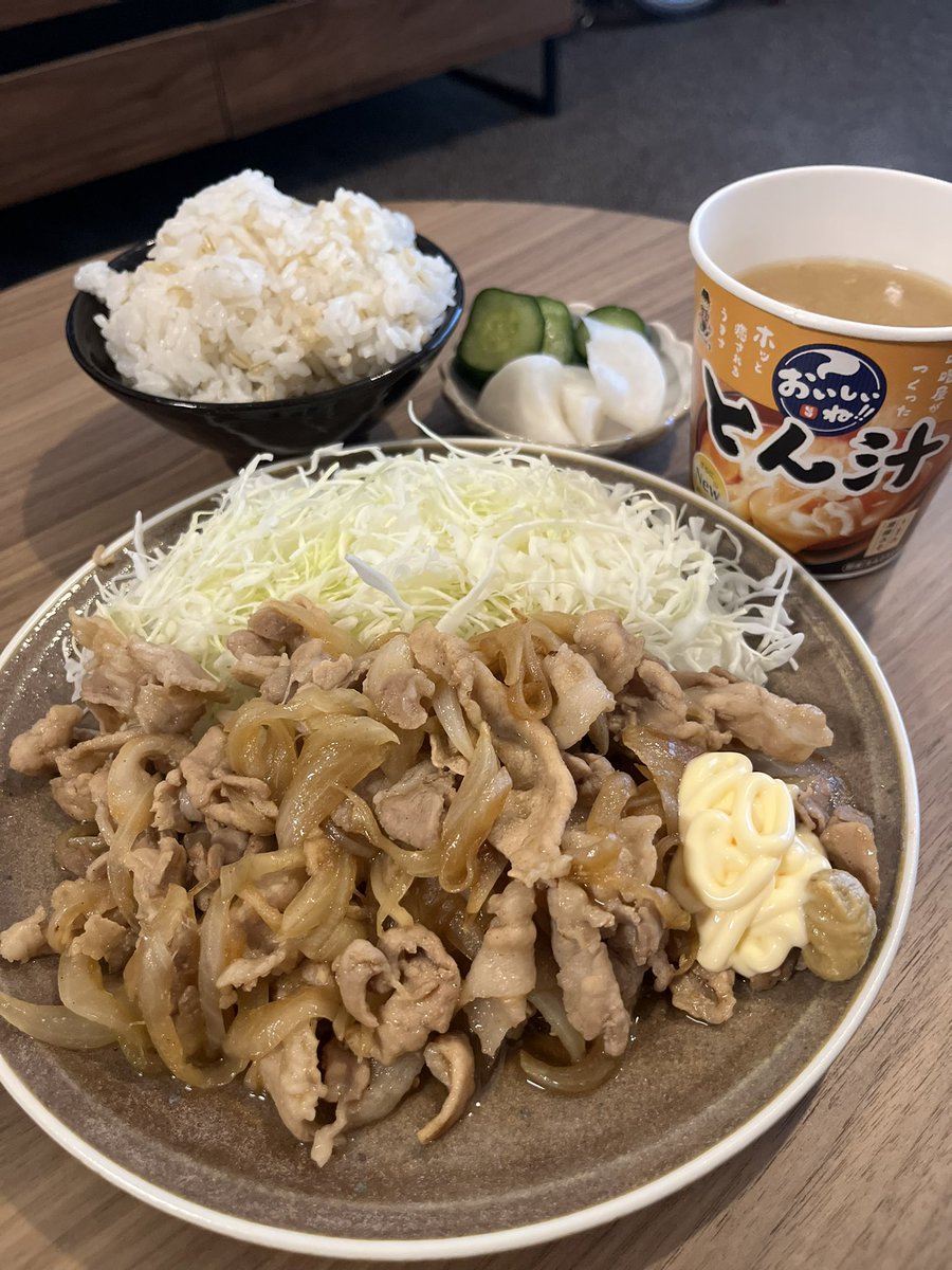 makoryou48's tweet photo. #晩ごはん
#しょうが焼き定食
辛子マヨもなかなかいいよ🤩👍
今夜も米が止まりません😅 https://t.co/I12USThubD