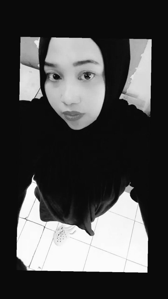 ency_nancy's tweet photo. Sial nya aku jatuh cinta dengan ketidakmungkinan kita. https://t.co/66xfHaPZK8
