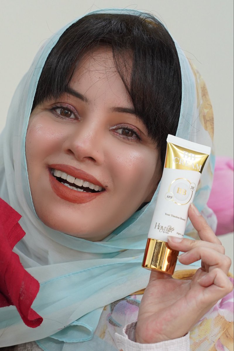 Rabipirzada's tweet photo. صرف میک اپ نہیں، بلکہ اسکِن کی حفاظت بھی!
Haya by Rabi BB Cream with Sunblock آپ کو دیتا ہے نیچرل، فلاؤ لیس لک اور ساتھ ہی دھوپ سے تحفظ بھی۔
ایک ہی پروڈکٹ، ڈبل فائدہ — خوبصورتی بھی، پروٹیکشن بھی۔
#HayaByRabi #BBCream #Sunblock #SPF #GlowEveryday #HealthySkin #SkincarePakistan #BeautyRoutine #NaturalGlow #MakeupEssentials