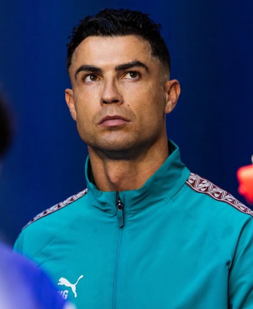 Oluchi_Utd's tweet photo. FIFA chose the best player in the world.
But the world chose Cristiano Ronaldo. 

We love you Cristiano ❤️ https://t.co/FDwwIcbJGz
