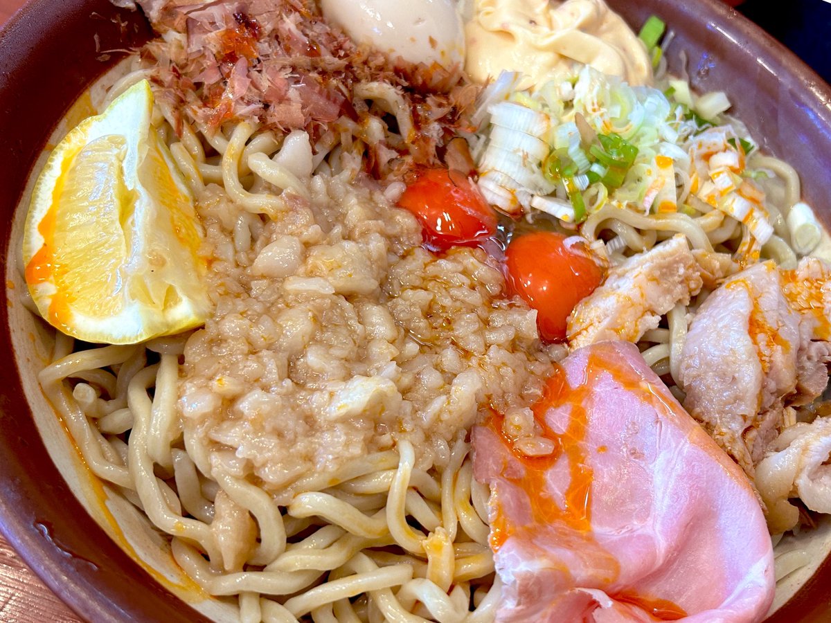 1017_koji's tweet photo. それいけ！たかちゃんラーメン古河本店
49杯目
特製冷やしTKM麺増し4
アブラ、エビマヨ マシマシ
ラー油
大葉味噌ライス

前回、食べ納めしたけど仕事が午前中で終わり、最終日に本当の食べ納め🍜

限定で10回も食べたことと700gも食べたのも初めてでした🤣

大葉味噌ライスも豚に乗せて美味しかった😋 https://t.co/tMKlYVBOZH