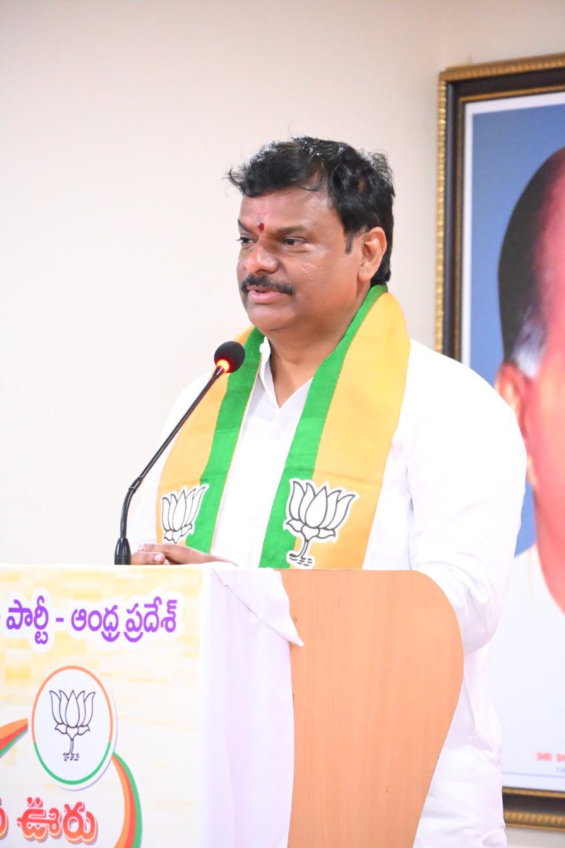 RNagothu's tweet photo. జట్టు స్ఫూర్తితో పార్టిని ముందుకు తీసుకెళ్లుతున్న బిజెపి రాష్ట్ర అధ్యక్షుడు @MadhavBJP గారికి మరియు కార్యకర్త సోదరులకు శుభాకాంక్షలు 
#1YrofMadhav ji https://t.co/WFi1YvzkUg