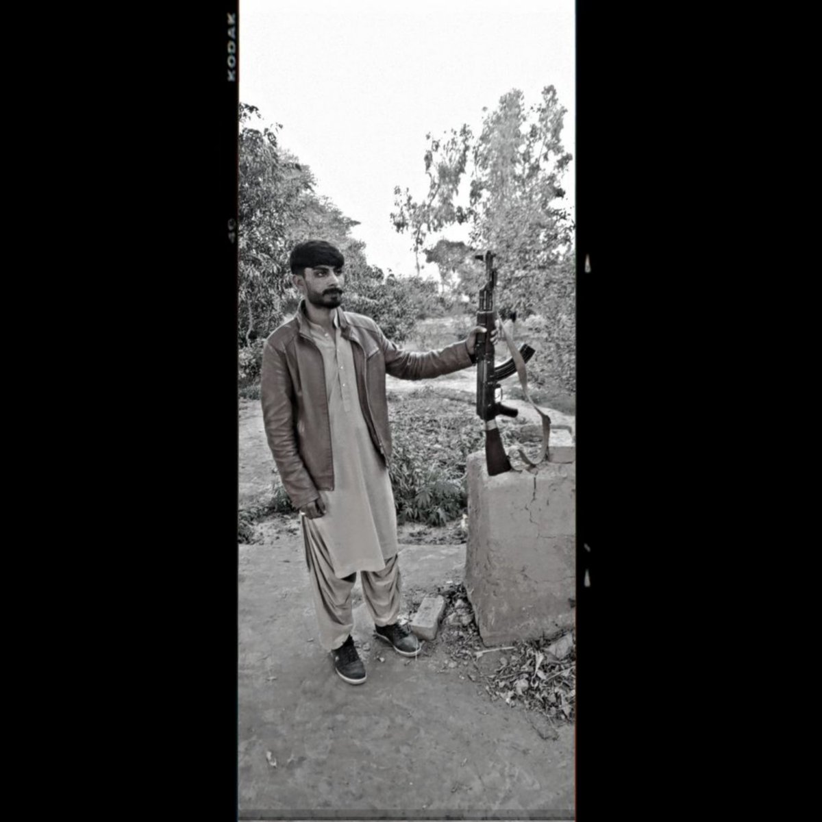 JunaidKhanM1's tweet photo. #AK 47🔥 WiTH #Village https://t.co/1lEq8NnzrB
