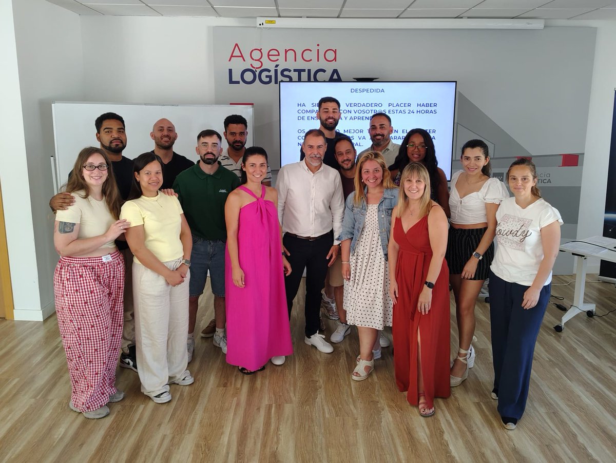 UNOlogistica's tweet photo. 📚💬 #MÁSTERUNO | Los alumnos de la IX edición del Máster Executive en Dirección y Gestión Logística de #UNO han completado dos módulos clave del programa, orientados a reforzar competencias estratégicas en comunicación corporativa y gestión de operaciones logísticas.

👏 Gracias a los docentes, @ileticiamartin (@CTTExpressES) y Francisco Manuel de Santos, por compartir su conocimiento y experiencia, y a los alumnos por su implicación durante las sesiones.

#Comunicación #Logística #SupplyChain #GestiónDeAlmacenes #Formación #Talento #MásterUNO #Operaciones