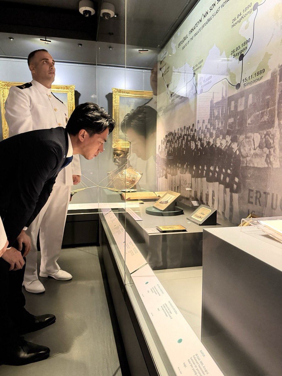hafizahabertv's tweet photo. Japonya Savunma Bakanı Koizumi:

İstanbul'da Türk Deniz Kuvvetleri Denizcilik Müzesi'ni ziyaret ettim. 

Amaç, Ertuğrul Fırkateyni ile ilgili sergiyi görmekti. Japonya ve Türkiye'nin dostluğu ve iyi ilişkilerini anlatırken vazgeçilmez bir tarih de bu.

#NATOsummit #çeyrekaltın https://t.co/6YWI3rWXnP