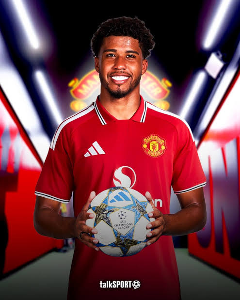 SportBuzzHub's tweet photo. 🚨 BREAKING: #ManchesterUnited have reached an agreement to sign Andrey Santos from #Chelsea, here we go! 🔴🇧🇷

#TransferNews #mufc https://t.co/cYlpbiFOBM