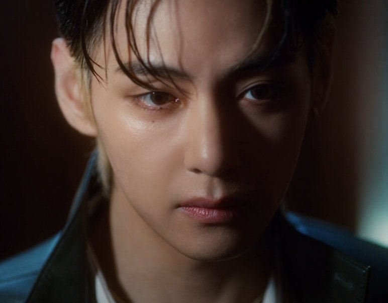 thvismuse's tweet photo. immortalizing Taehyung's Oreo hair &amp; giving us this gaggy mafia boss look in one ad? pack it up. best brand Jinro is here https://t.co/uOyB4uD0SJ