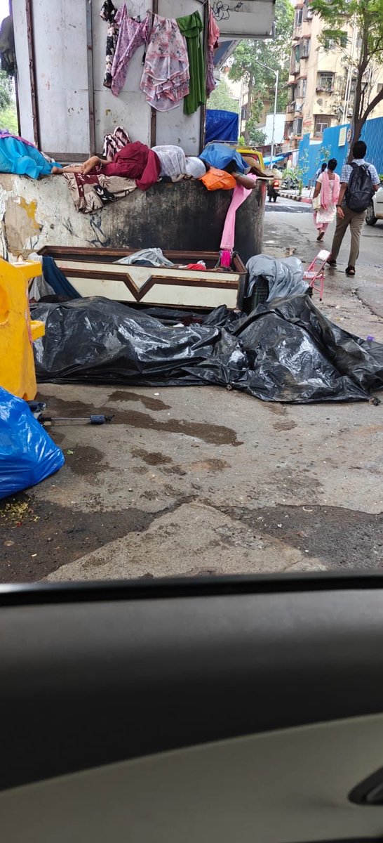 Payal18Shah's tweet photo. Heavy encroachments on prime location under bridge across OWC  &amp; Indiabulls Sky Forest, Senapati Bapat Road,Prabhadevi,Mum-31. No parking fine is 10k ,how do u plan to fine &amp; remove these illegal settlements.Pls attend immediately Maintenance dept @mybmc @mybmcWardGS https://t.co/OwHr5PZoGB