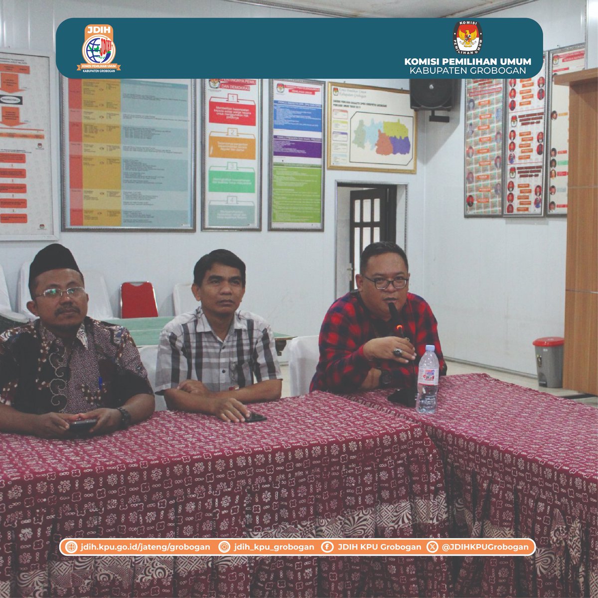 JDIHKPUGrobogan's tweet photo. #sobatJDIH Komisi Pemilihan Umum (KPU) Kabupaten Grobogan menghadiri agenda rutin Zoom Meeting Kamis Sesuatu Serial ; 'Advokasi Hukum Pemilu' Seri Ke LVII : Diskusi Novel 'Di Kaki Bukit Cibalak'. Kegiatan ini berlangsung di Aula KPU Kabupaten Grobogan, pada Kamis (09/07/2026). https://t.co/pwd3w55ubT