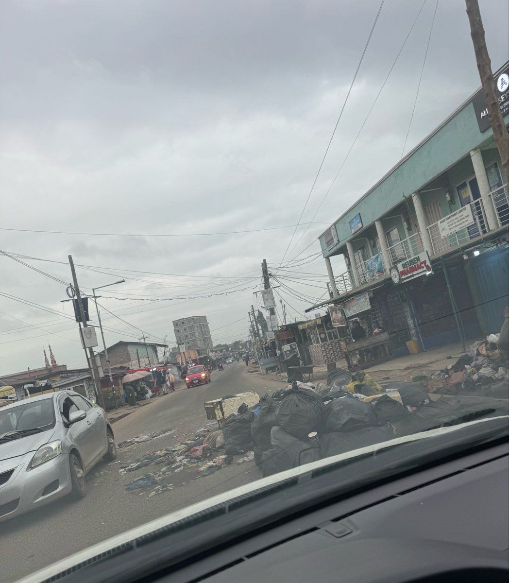 Fii_233's tweet photo. Whoever the MCE is for Alajo should be ashamed of his fuckn self. The piles of rubbish are now being moved onto the main road. 

Disgusting! https://t.co/0XeZWo5jea