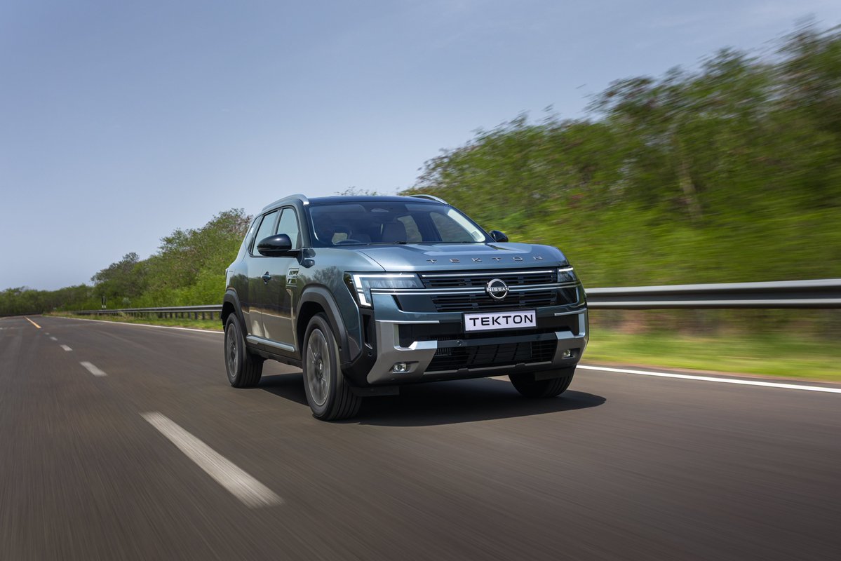 adityalala2000's tweet photo. Nissan Tekton launched in India at Rs 10.49 lakh

The Tekton is Nissan’s take on the Renault Duster, the only difference being a Patrol-like exterior and interior design.

Nissan Tekton launched, with prices ranging from Rs 10.49 lakh – 18.59 lakh.

Bookings for Nissan Tekton have opened today across dealerships and through Nissan’s official website.
1. Visia T160 MT – Rs 10.49 lakh
2. Visia+ T160 MT – Rs 11.14 lakh
3. Acenta T160 MT – Rs 11.79 lakh
4. N-Connecta T160 MT – Rs 13.69 lakh
5. Tekna T160 MT – Rs 15.39 lakh
6. Tekna+ T160 MT – Rs 16.49 lakh
7. Acenta T280 DCT – Rs 14.99 lakh
8. N-Connecta T280 MT – Rs 14.99 lakh
9. Tekna T280 MT – Rs 16.39 lakh
10. N-Connecta T280 DCT – Rs 16.49 lakh
11. Tekna T280 DCT – Rs 17.79 lakh
12. Tekna+ T280 DCT – Rs 18.59 lakh

▪️ 1.0-litre turbo-petrol: 100hp, 166Nm, 6-speed manual
▪️ 1.3-litre turbo-petrol: 163hp, 280Nm, 6-speed manual/6-speed DCT
▪️ Fuel efficiency: 19.4kpl (1.0L turbo-petrol MT), 17.8kpl (1.3L turbo-petrol MT), 18.5kpl (1.3L turbo-petrol DCT)
▪️ Panoramic sunroof
▪️ Ventilated front seats
▪️ 6 airbags as standard, 360-degree camera with a blind-spot monitor

What do you guys think?
