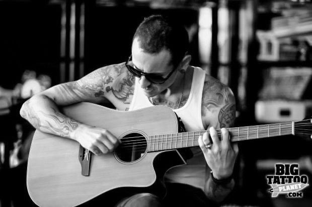CBenningtonPage's tweet photo. #chesterbennington https://t.co/K5HTydyTaC