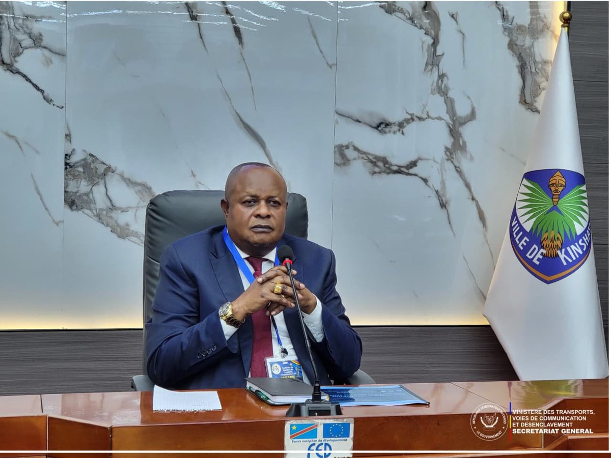 ebalemozindo's tweet photo. #RDC: #COPAP.
COPAP-RDC : LE SG NKE SANA MOKO PIERROT ÉCLAIRE LA PROBLÉMATIQUE DES DÉCISIONS BUDGÉTAIRES ET ÉDITS DES PROVINCES.
Kinshasa, le 07 juillet 2026– Dans le cadre de la Conférence des Présidents des Assemblées Provinciales de la République Démocratique du Congo, COPAP-RDC, qui se tient du *06 au 10 juillet 2026 à Kinshasa, le Secrétaire Général au Ministère des Transports, Voies de Communication et Désenclavement, Monsieur NKE SANA MOKO Pierrot, expert budgétaire, est intervenu ce mardi 07 juillet 2026 au siège de l’Assemblée Provinciale de Kinshasa.
Intervenant sur le Sous-thème 5 : "Problématique des décisions budgétaires et édits des provinces", M. NKE SANA MOKO a mis en lumière les *défis majeurs auxquels font face les provinces en matière de gestion budgétaire.
Au cours de son exposé, l’expert a insisté sur 3 points clés :
1. Harmonisation des procédures : Nécessité d’harmoniser l’élaboration et l’adoption des édits budgétaires provinciaux pour garantir une meilleure exécution des politiques publiques locales.
2. Renforcement des capacités : Urgence de renforcer les capacités des assemblées provinciales et des exécutifs provinciaux afin d’assurer une mobilisation accrue des recettes propres.
3. Transparence : Besoin de plus de transparence dans toute la chaîne de la dépense publique.
Pour le SG NKE SANA MOKO, la maîtrise des décisions budgétaires par les provinces est un levier essentiel pour la décentralisation effective et le développement à la base*, conformément à la vision du *Chef de l’État, S.E.M. Félix Antoine TSHISEKEDI TSHILOMBO.
La *COPAP-RDC* se veut ainsi un *cadre de réflexion et de propositions* pour rendre les institutions provinciales plus efficaces et plus proches des préoccupations des populations.
Cellule de Communication.
Secrétariat Général / Transports, Voies de Communication et Désenclavement.