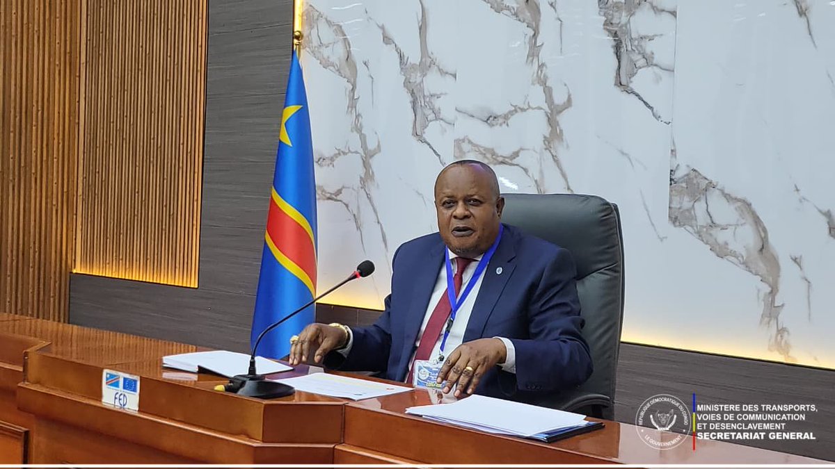 ebalemozindo's tweet photo. #RDC: #COPAP.
COPAP-RDC : LE SG NKE SANA MOKO PIERROT ÉCLAIRE LA PROBLÉMATIQUE DES DÉCISIONS BUDGÉTAIRES ET ÉDITS DES PROVINCES.
Kinshasa, le 07 juillet 2026– Dans le cadre de la Conférence des Présidents des Assemblées Provinciales de la République Démocratique du Congo, COPAP-RDC, qui se tient du *06 au 10 juillet 2026 à Kinshasa, le Secrétaire Général au Ministère des Transports, Voies de Communication et Désenclavement, Monsieur NKE SANA MOKO Pierrot, expert budgétaire, est intervenu ce mardi 07 juillet 2026 au siège de l’Assemblée Provinciale de Kinshasa.
Intervenant sur le Sous-thème 5 : "Problématique des décisions budgétaires et édits des provinces", M. NKE SANA MOKO a mis en lumière les *défis majeurs auxquels font face les provinces en matière de gestion budgétaire.
Au cours de son exposé, l’expert a insisté sur 3 points clés :
1. Harmonisation des procédures : Nécessité d’harmoniser l’élaboration et l’adoption des édits budgétaires provinciaux pour garantir une meilleure exécution des politiques publiques locales.
2. Renforcement des capacités : Urgence de renforcer les capacités des assemblées provinciales et des exécutifs provinciaux afin d’assurer une mobilisation accrue des recettes propres.
3. Transparence : Besoin de plus de transparence dans toute la chaîne de la dépense publique.
Pour le SG NKE SANA MOKO, la maîtrise des décisions budgétaires par les provinces est un levier essentiel pour la décentralisation effective et le développement à la base*, conformément à la vision du *Chef de l’État, S.E.M. Félix Antoine TSHISEKEDI TSHILOMBO.
La *COPAP-RDC* se veut ainsi un *cadre de réflexion et de propositions* pour rendre les institutions provinciales plus efficaces et plus proches des préoccupations des populations.
Cellule de Communication.
Secrétariat Général / Transports, Voies de Communication et Désenclavement.