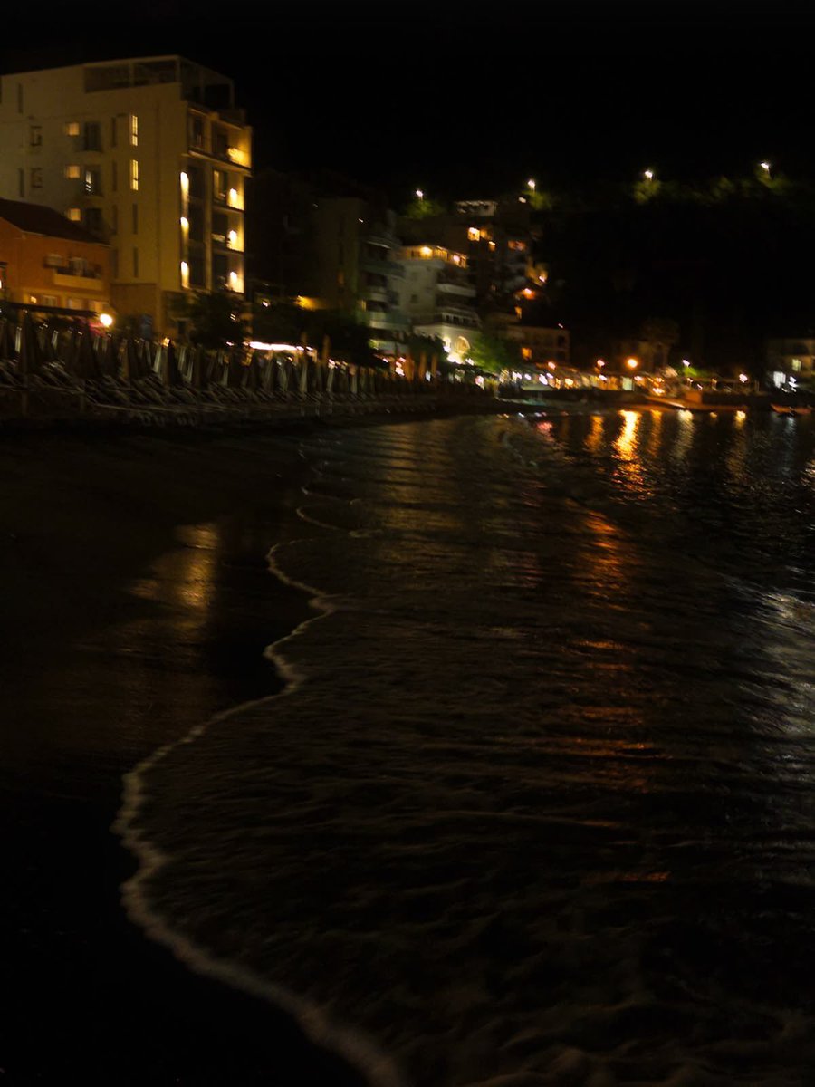 pervmeat's tweet photo. 🌊🌴 https://t.co/Oo31Z0wF2E