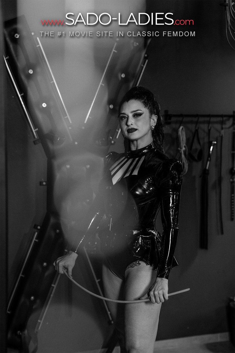 sadoladies's tweet photo. 🖤 High-gloss latex and a sting that lingers. Ready for your first lesson in black?

🔗 Face the discipline at https://t.co/v0E0fN8KyZ

👠 @missbellalugosi 

#LatexDominance #Caning #EliteFemdom #SadoLadies https://t.co/KZyAteerTt