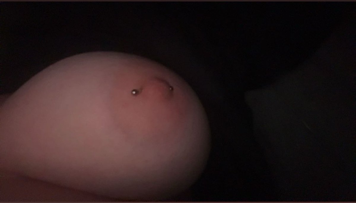 totallyscarred's tweet photo. come on puppy, just a little suck <33

#nsfw #nsfwtwt #boobpic #nipplepiercing #piercing #horny #lewd #mommy https://t.co/qPk0i1RP38