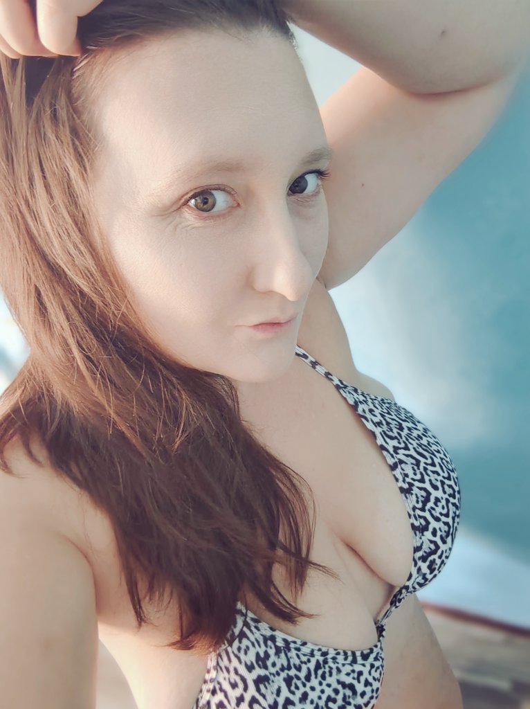 Judymonroe90's tweet photo. Ha már nyár legyen egy kis bikini fotó , de nincs tengerpart hozzá 🫣😁😘 https://t.co/7OVQgmJ1Ra