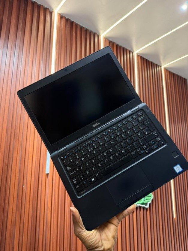 0panaa_1's tweet photo. *DELL LATITUDE 5280*
Intel®️ core i5 7th gen max turbo frequency
•13 inches
•Memory speed: 2400mhz 
•8GB DDR4 Ram
•128GB SSD
•Graphics:  intel UHD 620(4GB)
•FHD display
•Type c port
•Charger🔌

Ghc: 2.8k
☎️0241636577 https://t.co/aSgMEu2VRf