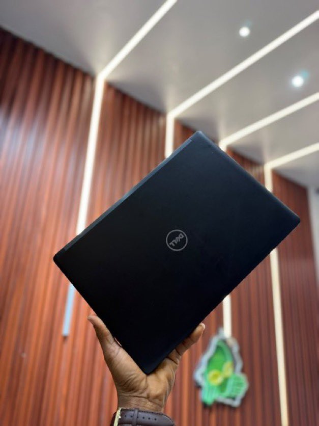 0panaa_1's tweet photo. *DELL LATITUDE 5280*
Intel®️ core i5 7th gen max turbo frequency
•13 inches
•Memory speed: 2400mhz 
•8GB DDR4 Ram
•128GB SSD
•Graphics:  intel UHD 620(4GB)
•FHD display
•Type c port
•Charger🔌

Ghc: 2.8k
☎️0241636577 https://t.co/aSgMEu2VRf