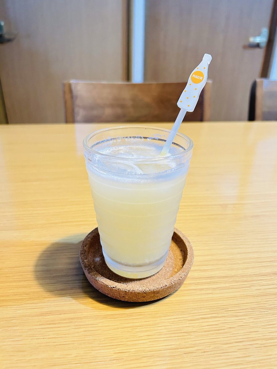 manasurusan's tweet photo. 塩麹レモネードのレシピを見かけおいしそうだったので作ってみた
少なめでも結構味の主張が強いので塩麹は無くてよかったかも！🍋 https://t.co/oUgNAxfwNm