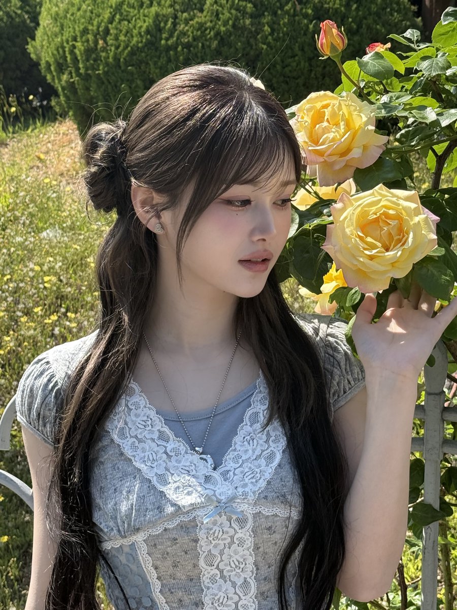 triplescosmos's tweet photo. 여름이다~~🩵💛

#tripleS #트리플에스
#Mayu #마유 https://t.co/bgVsZVwB2l