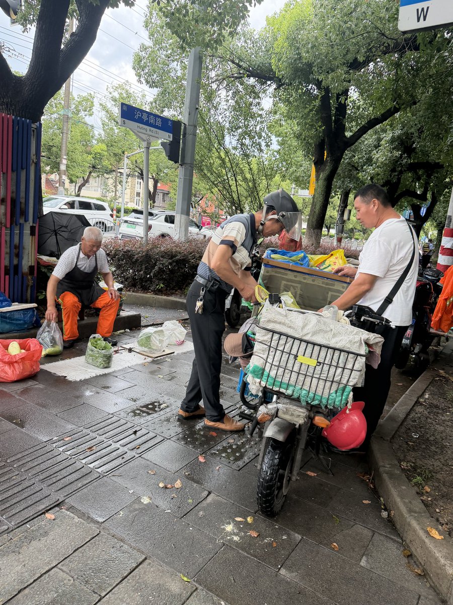 anni2benjamin's tweet photo. .20260709，断食48小时，早上去快走4km，买了菜，肉，西瓜。肚子有咕噜噜声音，一点点饿感。 https://t.co/vDqOV5TdUY