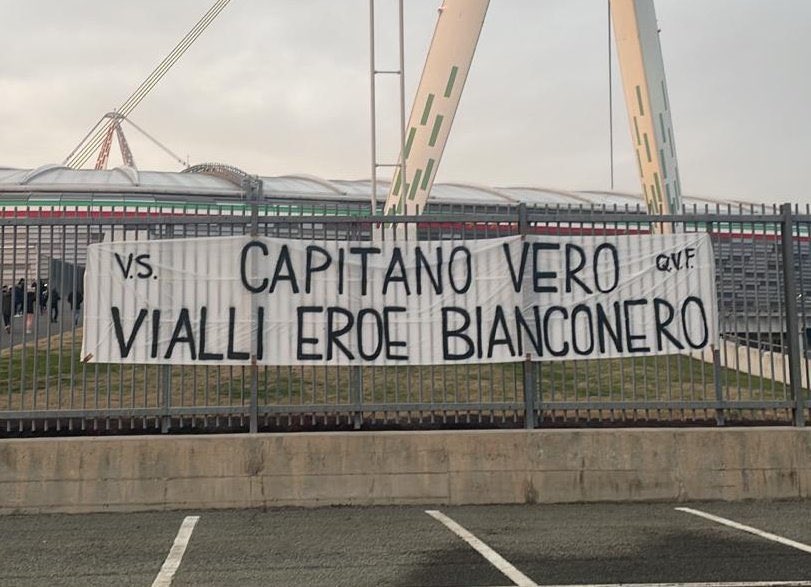 7_livio's tweet photo. È morto dalla vita, immortale nei cuori 💔

#Vialli https://t.co/1VXwH743VX