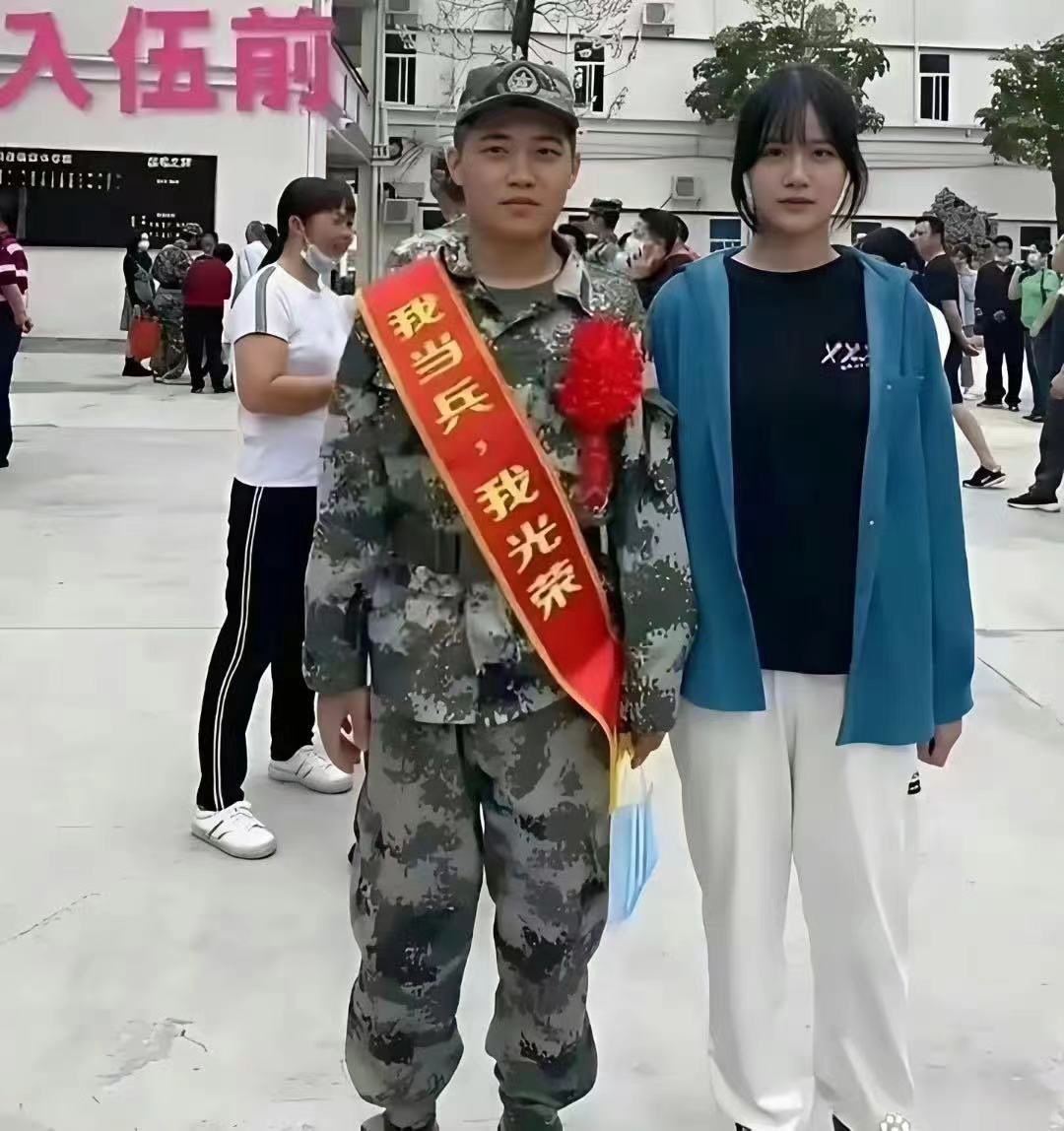 xith0196's tweet photo. 入伍前 Vs 退伍后，两人的气质都变了啊！ https://t.co/uNl1X3flJs