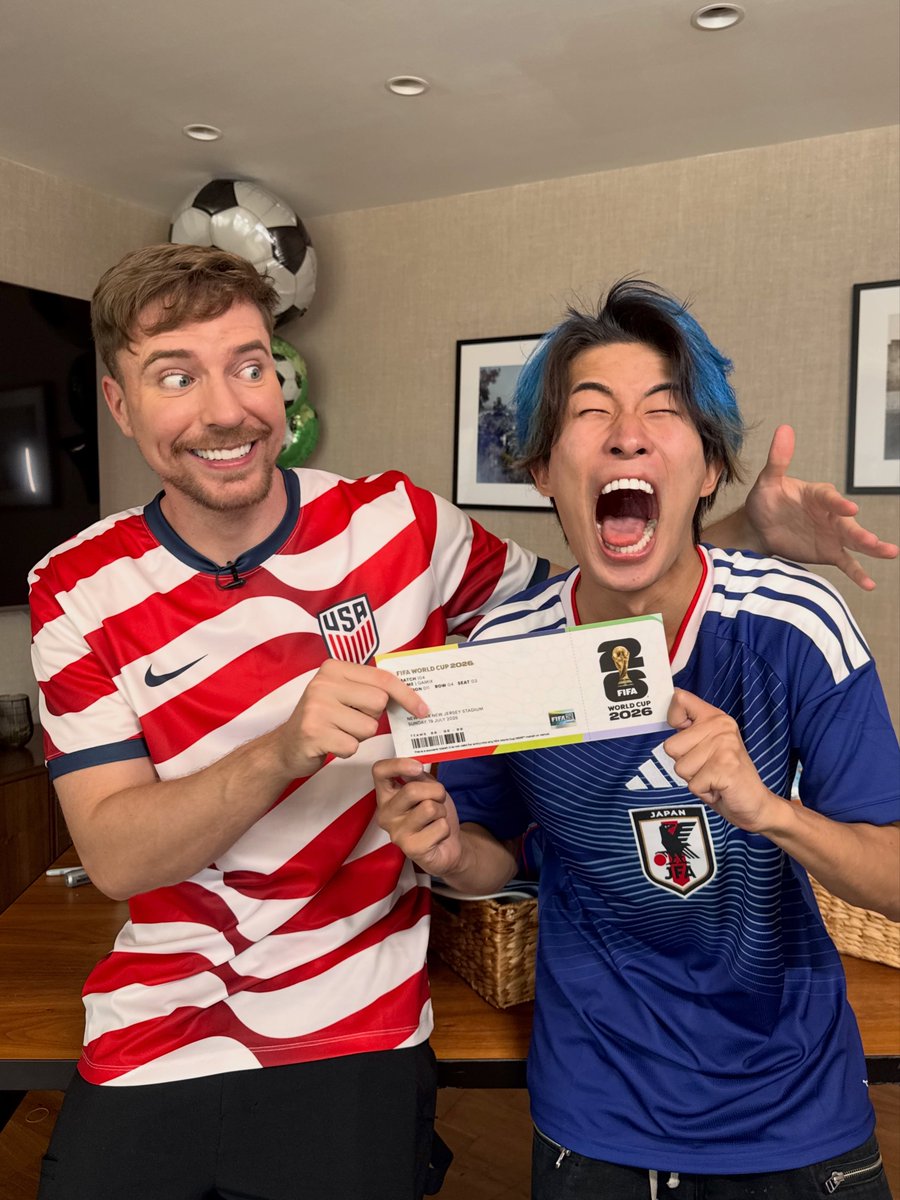 ytranking's tweet photo. ガミックス、世界一のYouTuber・MrBeastとの念願の対面が実現
W杯決勝戦のチケットを贈られ号泣 「人生最高の日」

▼記事
https://t.co/mgdn8QXs4W

ガミックスは「年内にMrBeastとコラボできなければSNS引退」と宣言していた
↓
日本対ブラジル戦の号泣パフォーマンスが世界中でバズり、MrBeastから連絡が来る
↓
念願の対面を果たし、MrBeastからW杯決勝戦のチケットをプレゼントされる
ガミックスは号泣 「人生最高の日」「夢が叶った」と感激