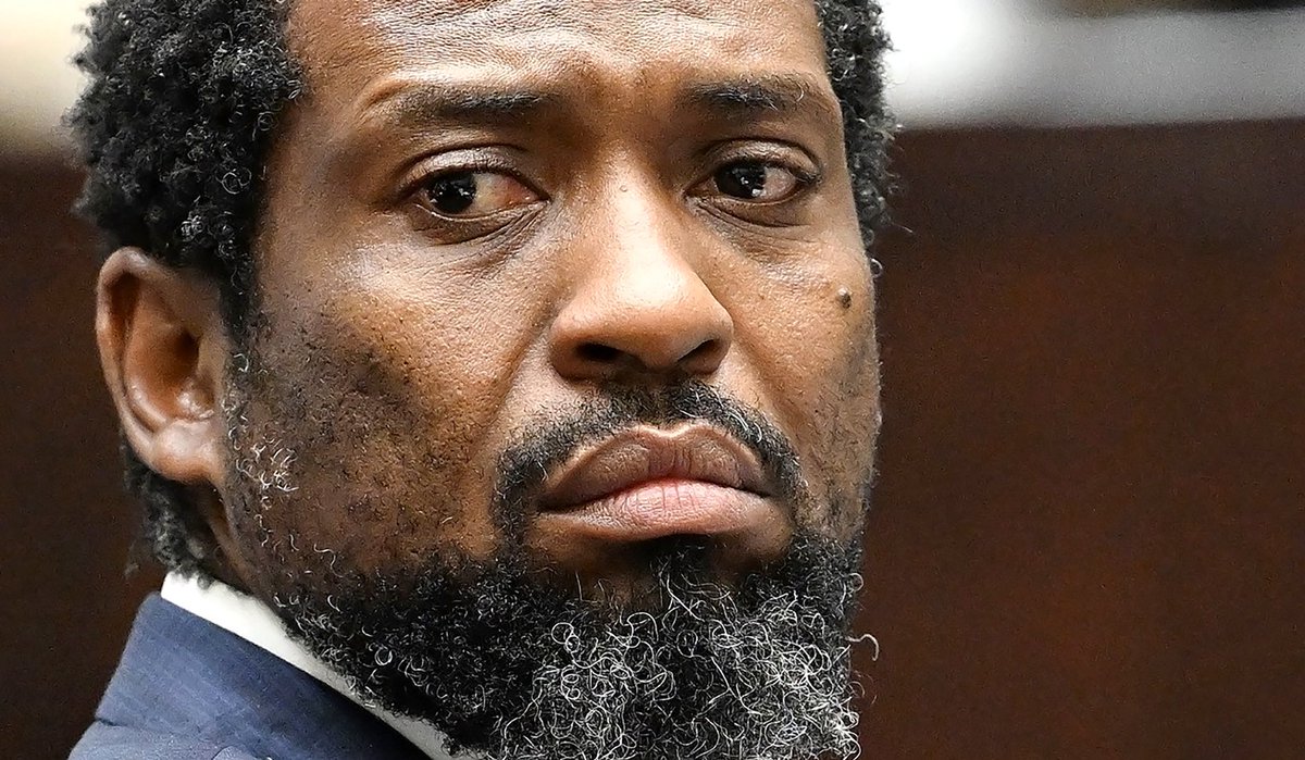 SihleLonzi's tweet photo. We are getting news that the CEO of the MICT SETA is resigning.

He is part of the 8 CEOs that the EFF is taking to court over their irregular appointments.

This brings us to 2 down out of 8, following the suspension of compromised Gugu Mkhize of Insurance SETA.

Buti Manamela is trying to stop the ocean with his bare hands. His friends must tell him that it’s impossible.

All 8 SETA CEOs must save themselves from the professional embarrassment and RESIGN even before the outcomes of the case and the Auditor General Report!

#ThankYouEFF