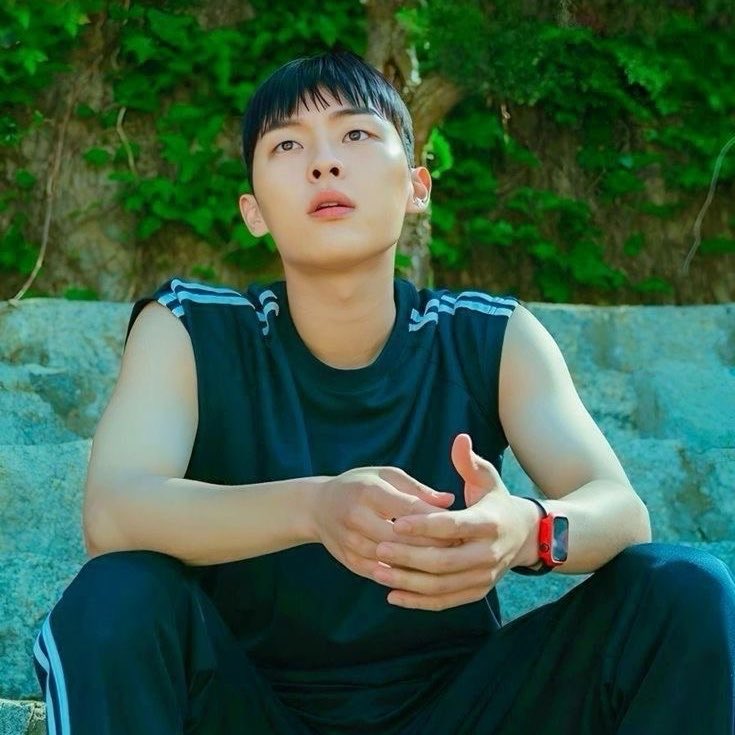 lycheesuho's tweet photo. happy birthday goat aint nobody like u on this earth i will defend u til i perish. i love u but not as much as yeon sieun https://t.co/KWdNq4syIW