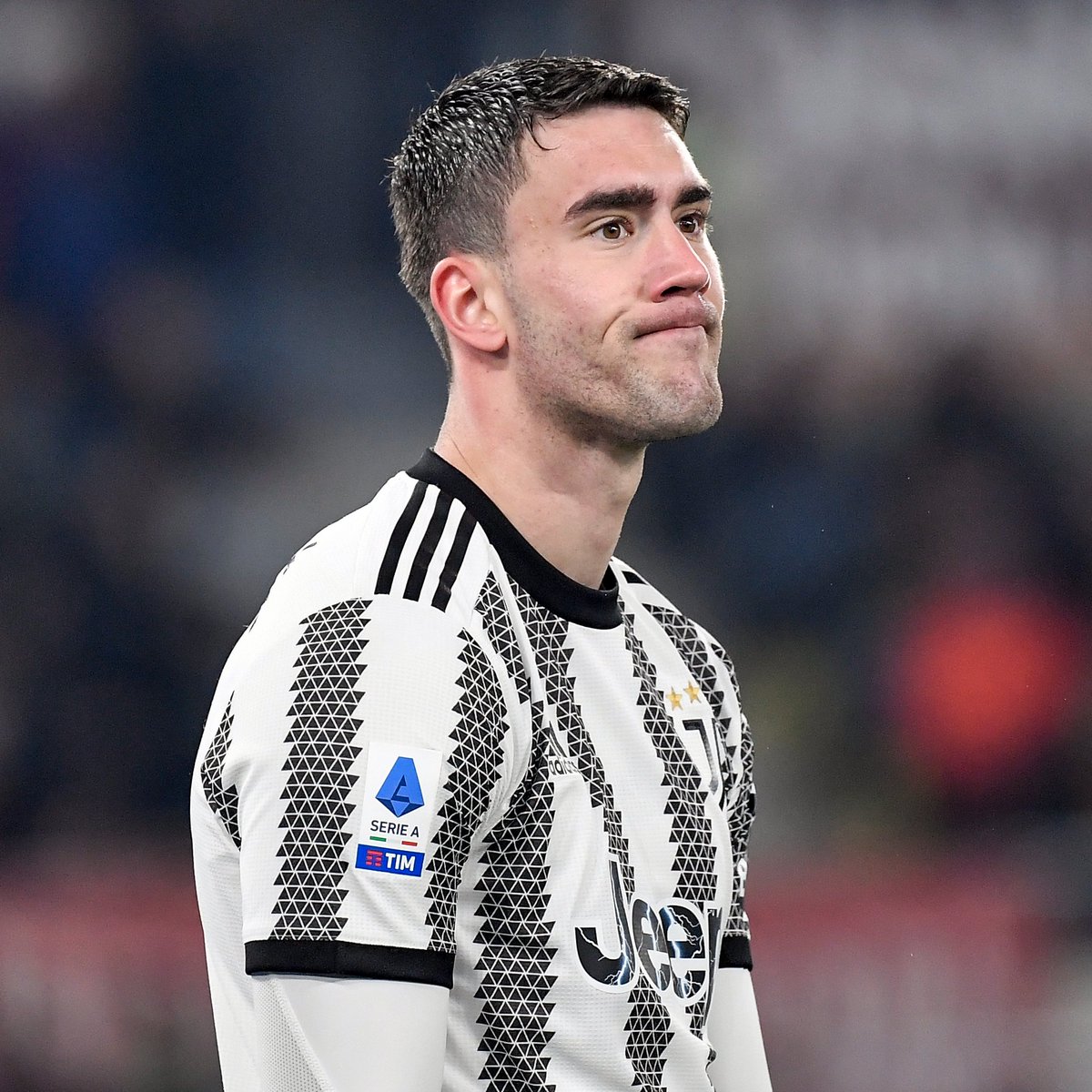 KartalRecord's tweet photo. Dusan Vlahovic'e, ulaşan tek teklif Beşiktaş'ın yıllık bonuslarla birlikte yaklaşık 10 M€'luk teklifi.

Vlahovic, Beşiktaş'a yüksek mali şartlara rağmen ikna olmuş değil.

Siyah-beyazlılar da oyuncuyu uzun süre beklemek istemiyor. (La Gazzetta dello Sport) https://t.co/uHMfR9IbfA