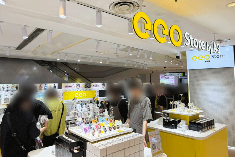 A3_jp_info's tweet photo. eeo初の海外店舗として本日オープンした
「eeo Store上海静安大悦城店」の様子を写真でお届け📸👇
たくさんのお客様にお越しいただいています🌸
#株式会社A3 #eeoStore https://t.co/pnxttACMEF