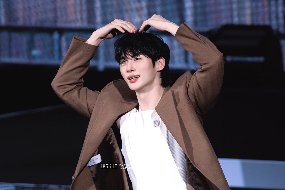 Wside_BWS's tweet photo. 260705 #변우석 #ByeonWooSeok https://t.co/R45lqYdnWR