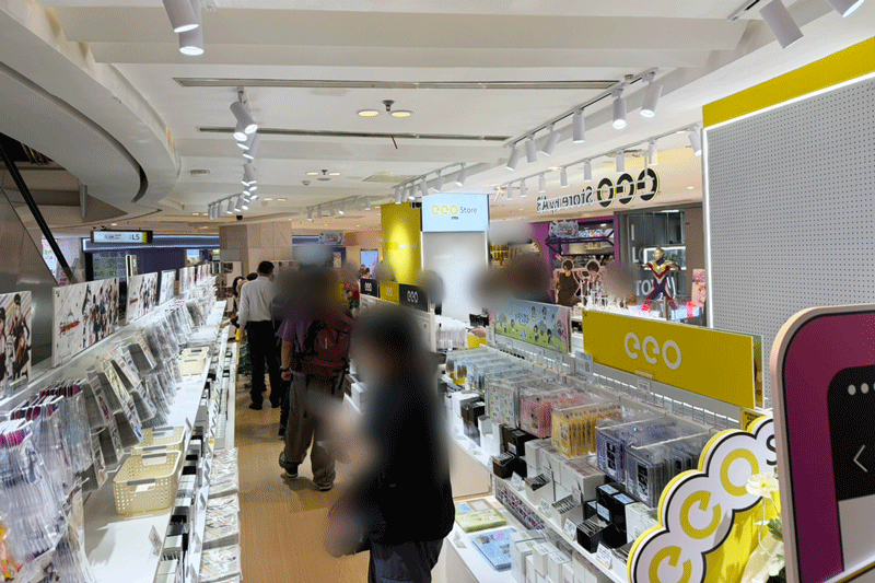A3_jp_info's tweet photo. eeo初の海外店舗として本日オープンした
「eeo Store上海静安大悦城店」の様子を写真でお届け📸👇
たくさんのお客様にお越しいただいています🌸
#株式会社A3 #eeoStore https://t.co/pnxttACMEF