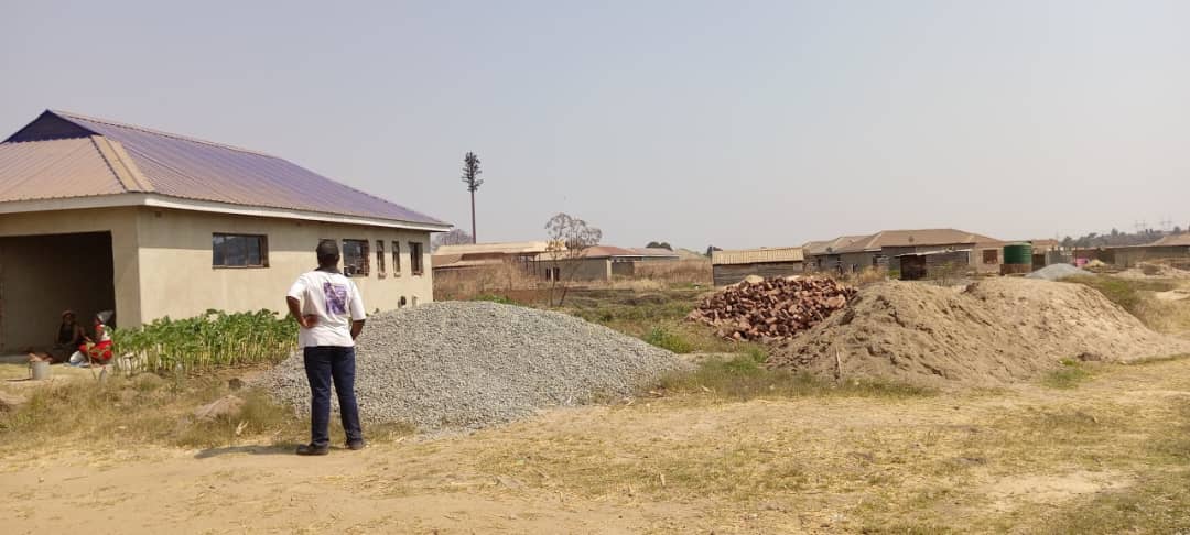 estate_crystal's tweet photo. Contact : 071 629 6535
CAN I PICS FOR THIS A residential stand requiring special foundation measuring 229sqm with services such as gravel roads, sewer available under council cession. Stand is behind Mereki shops.
REFTJ01/09/2025 https://t.co/7iucDo038f