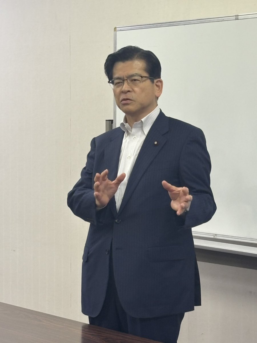 shigeki830e's tweet photo. 7月8日、公明党八潮第1地区連合党員会を開催しました。
石井啓一衆議院副議長に駆けつけていただき、ご挨拶をいただきました。
ご参加いただいた皆様に心より感謝申し上げます。
ありがとうございました！
皆様の声を力に、地域のために全力で働いてまいります！
#八潮市 #公明党 #土屋しげき https://t.co/3eAXDz5xZ7