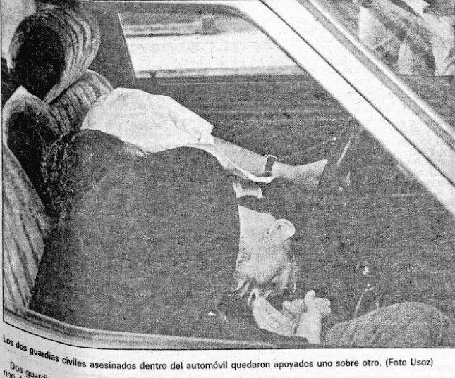CarlosDeUrrecha's tweet photo. "Juan tenía 21 años. Antonio Jesús, 22. Fue su primer y último destino"
GC D. Juan Merino Antúnez y GC D. Antonio Trujillo Comino acribillados a balazos impunemente en SS por los cobardes de ETA

"Les dispararon a quemarropa y quedaron uno sobre el otro"
https://t.co/pTO9723hji https://t.co/jjaKCv7X8t