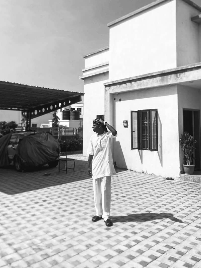 dee_zeco's tweet photo. We no fit give up 
If u like give up u go tell me who go dey feed you 😤 
Giving up is never an option 🔥💥 https://t.co/5sP78lKL1Q