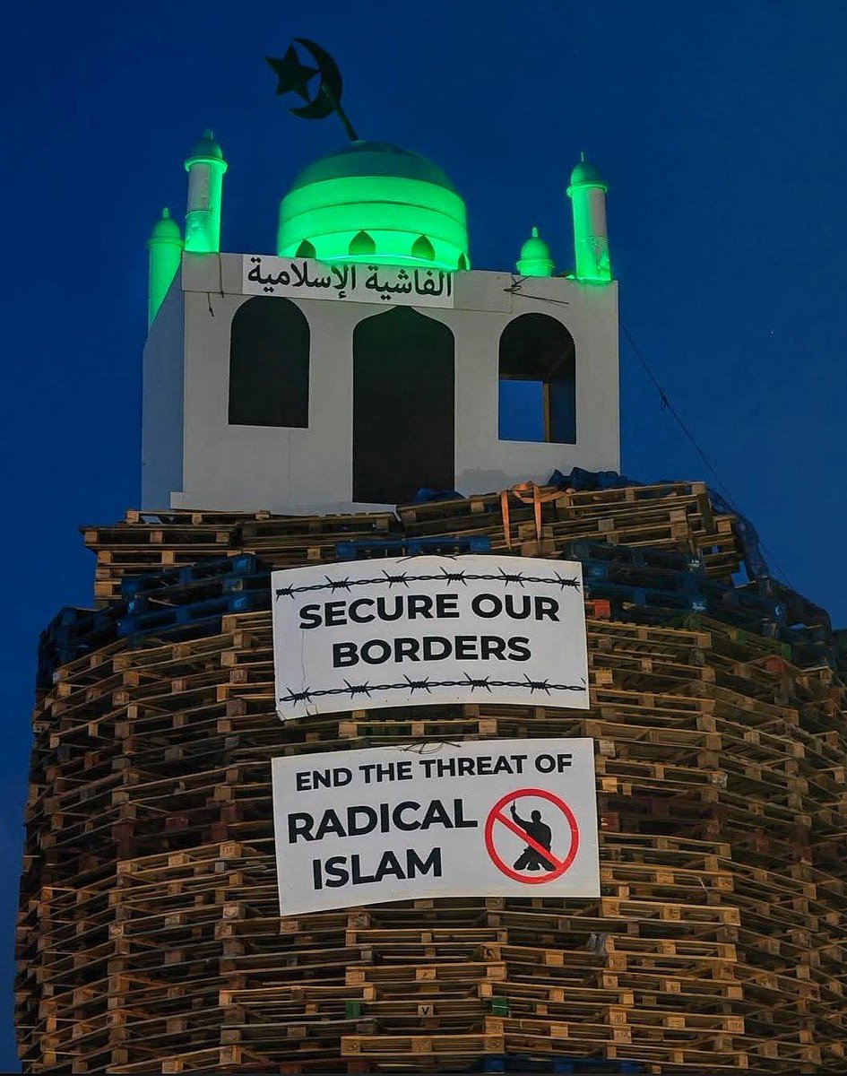 irelandcp's tweet photo. (1) Bonfire in the British control part of our country. A society  built on carefully fostered - over two centuries - of sectarian divisions now has a new layer added to it.
A lot of thought, time and effort went into both the building of the bonfire &amp; the mosque. https://t.co/IP2JZbfIcn