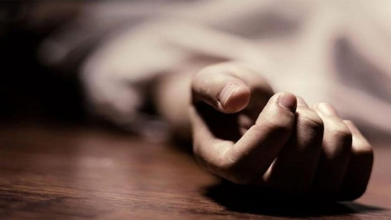 PrakharShrigyan's tweet photo. "Can't Bear Disgrace To My Father": #Raped By #Boyfriend,
In Maharashtra, Teen Kills SelfDriven by the trauma and the fear of the disgrace that would fall upon her family, the girl consumed poison and took her life. https://t.co/8tuCdoAVbq