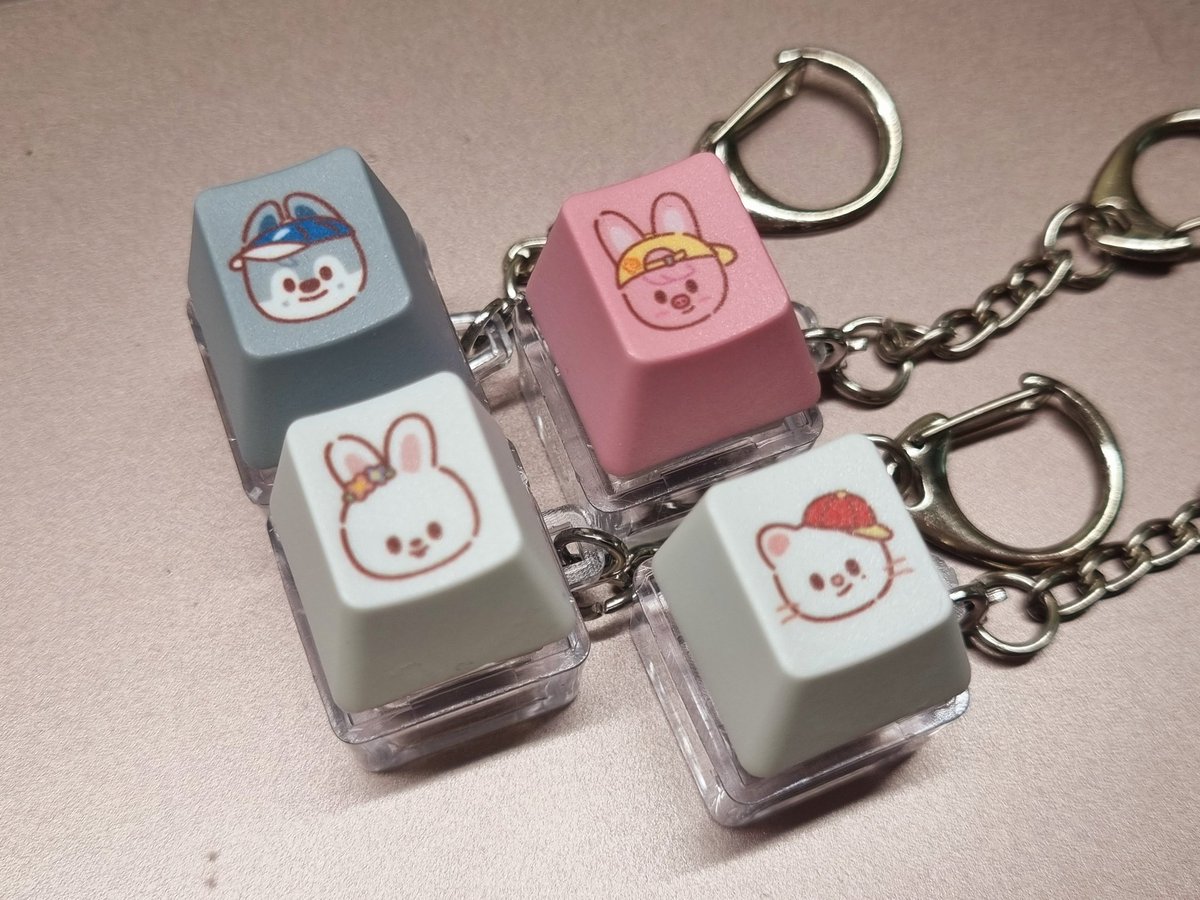 sobbboggg's tweet photo. ✫𝚂𝚝𝚛𝚊𝚢 𝙺𝚒𝚍𝚜 𝚆𝚘𝚛𝚕𝚍 𝚃𝚘𝚞𝚛 <𝚁𝚄𝙽 𝙸𝚃 𝚂𝙴𝙾𝚄𝙻> 나눔 공지✫

스키주 키캡 키링을 나눔합니다 ✧˖°⋆˙

✎ 날짜 : 8/2
✎ 인증 : #RT
✎ 착장 + 장소 당일 타래ఌ︎

많은 관심 부탁드립니다.•ᰔᩚ https://t.co/N6MzapLjlv