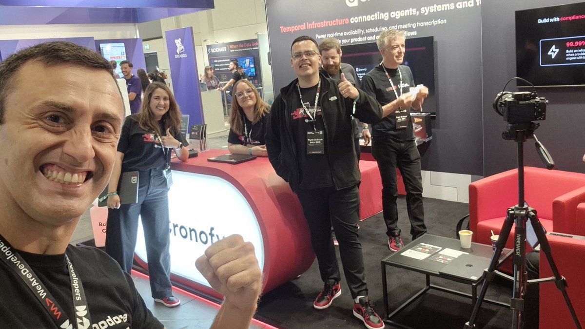 FrancescoCiull4's tweet photo. At the @cronofy booth recording interviews.

The @WeAreDevs looks packed!!!

Don't miss the closing keynote on the main stage at 5.30pm CEST! https://t.co/BI6HX1xPqi