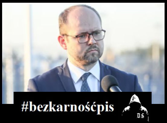 _DiabelStockton's tweet photo. Gdy miliony Polaków zaciskają pasa, a państwo tonie w długach po ośmiu latach złodziejskich rządów pis, wychodzi na jaw kolejna obrzydliwa afera kolesiostwa.

Magdalena Przydacz, żona cynicznego aparatczyka Marcina Przydacza, dostała w państwowym PZU lukratywny fikcyjny etat,  partyjną łapówkę opłacaną z podatków Polaków.

W rok 2017 tuż po urodzeniu dziecka żona prominentnego pis-owca ląduje w PZU na „najniższym stanowisku”. Brzmi skromnie. W kilka lat awansuje na zastępcę dyrektora i zgarnia ponad 25 tysięcy złotych miesięcznie, setki tysięcy rocznie. Dokładnie w tym samym czasie, gdy jej mąż lizał coraz ważniejsze pis-owskie dupska, awansował z urzędnika na wiceministra, szefa biura w Pałacu i posła pis.

Audyt PZU za lata 2016–2024 rozwalił tę bajkę w drobny mak. Chroniczne nieobecności, problemy z dyscypliną, brak realnych obowiązków. Klasyczny fikcyjny etat dla żony wpływowego działacza. Pasożytnictwo w czystej formie, na koszt zwykłych ubezpieczonych.

A co na to Marcin Przydacz?:
„Zaczynała od najniższego stanowiska, ma wykształcenie, ambicje, trójkę dzieci…”.
Typowe kłamstwo pis-owskiego cwaniaka. Zaczęła dokładnie wtedy, gdy złodzieje z pis przejmowal7 totalną kontrolę nad spółkami Skarbu Państwa. Układy, nominacje, etaty dla rodzin – wszyscy wiedzą, jak to działało.

W PZU i spółkach zależnych roiło się od żon, synów, córek i krewnych prominentnych pis-owców, np. Patrycja Kotecka - Ziobro zgarniała miliony – wszyscy mieli swoje dojście do koryta. Po przegranych wyborach nagle pojawiły się fikcyjne doradztwa, gigantyczne odprawy i premie.

Gdy sprawa wychodzi na jaw, Przydacz robi to, co umie najlepiej, i to co robi każdy pis-owski złodziej złapany za rękę, groził sądami, drze mordę o zemście o „nagonce” i „manipulacji”. Manipulacja jest tylko jedna, ale przez osiem lat traktowali PZU jak partyjną skarbonkę.

P. @marcin_przydacz niech Magdalena pokaże, co realnie robiła za te ćwierć miliona rocznie.