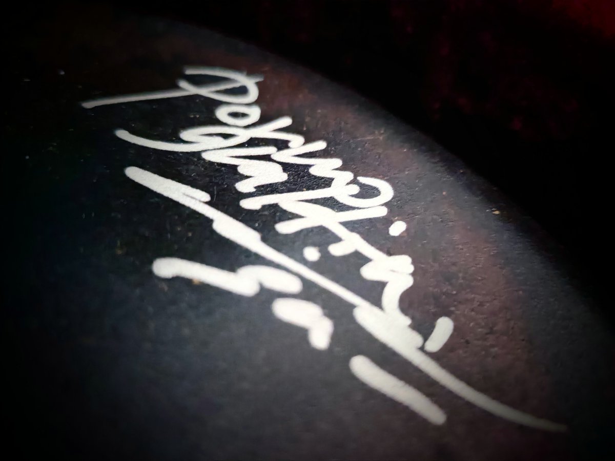 passkeyguitars's tweet photo. 晴一さん、ギター単体で音作りすると太さに感じるので皆上げがちな不要なローはちゃんと抑え、且つハイは抜けるのに耳に痛くはない。どのギターでもそこは共通。だから主役として主張してもバンドアンサンブルを壊さないし、昭仁さんの声ともケンカしない。凄い。
#ポルノグラフィティ
#PornoGraffitti https://t.co/tbXrObeVfk
