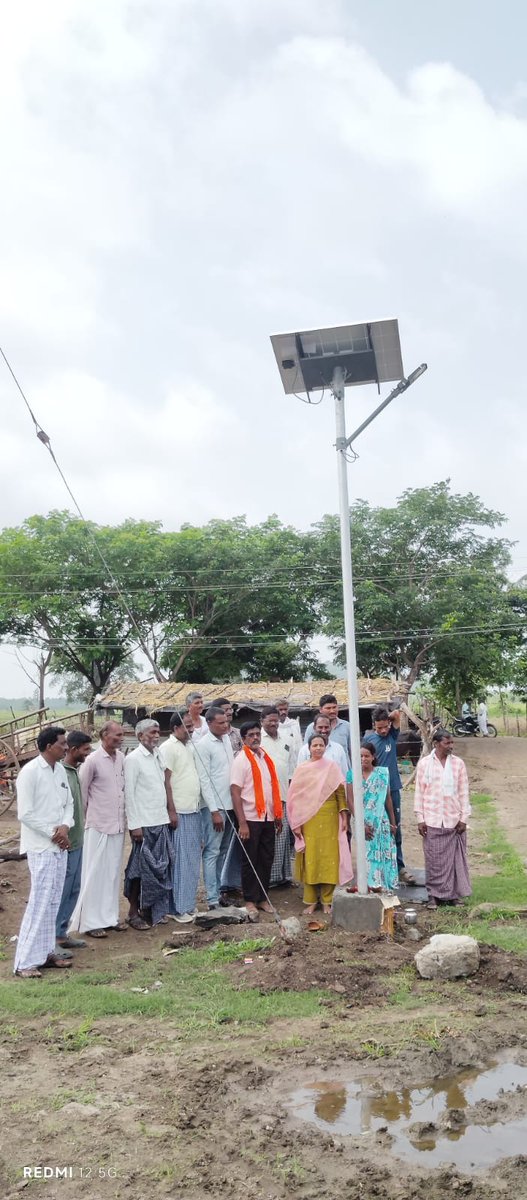 sudhakarnimmal2's tweet photo. ఈ రోజు కామగిరి గ్రామపంచాయతీ ఇచ్చోడ మండలం అదిలాబాద్ జిల్లాలో సర్పంచ్ నిమ్మల. సుప్రియ సుధాకర్ రెడ్డి గ్రామములో సోలార్ విధి దీపాలు గ్రామస్థులలో కలిసి ప్రారంభంచడం జరిగింది. ఈ విధి దీపాలు  డాక్టర్ గోపిడి. చంద్రశేఖర రెడ్డి సార్ రాష్ట్ర సమాచార హక్కు చట్ట ప్రధాన కమిషనర్ ఇవ్వడం జరిగింది https://t.co/EExeV1NyBm