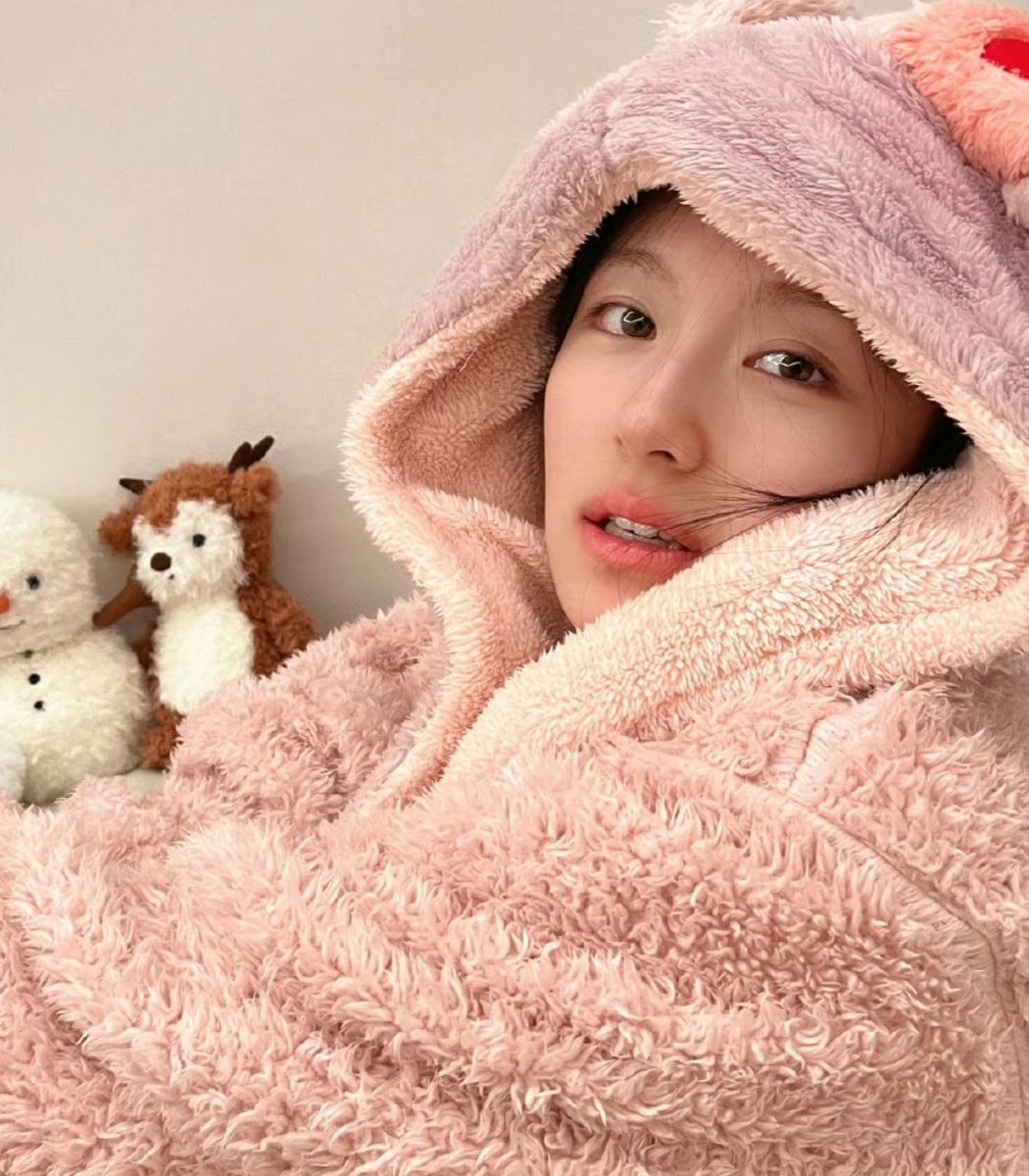 Brit118's tweet photo. Just curled up with my favorite tea and a cozy blanket on this lazy Sunday—nothing hits quite like slow, unplanned moments https://t.co/qPBmcNUG1X